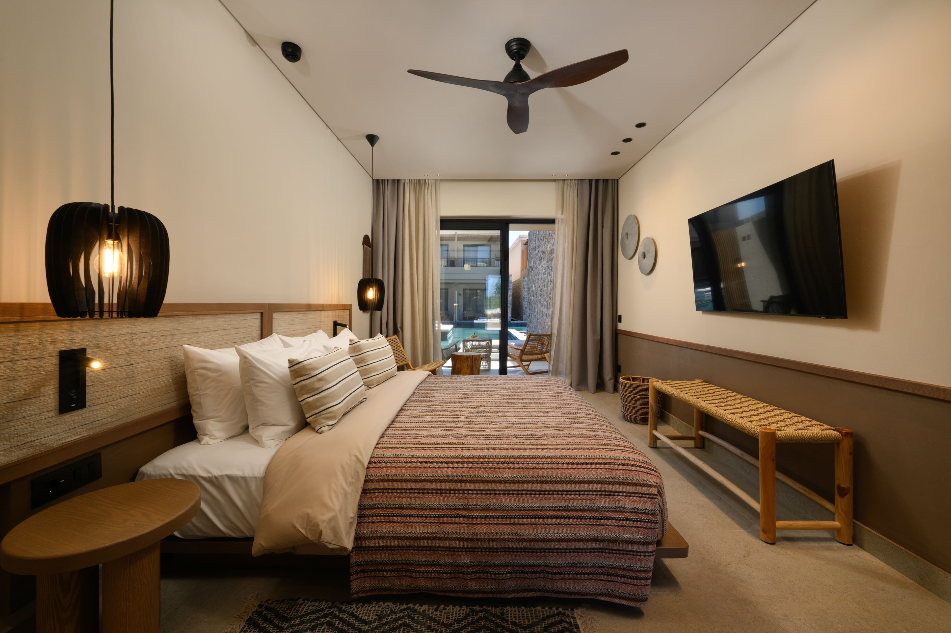  Junior Suite Swim-Up